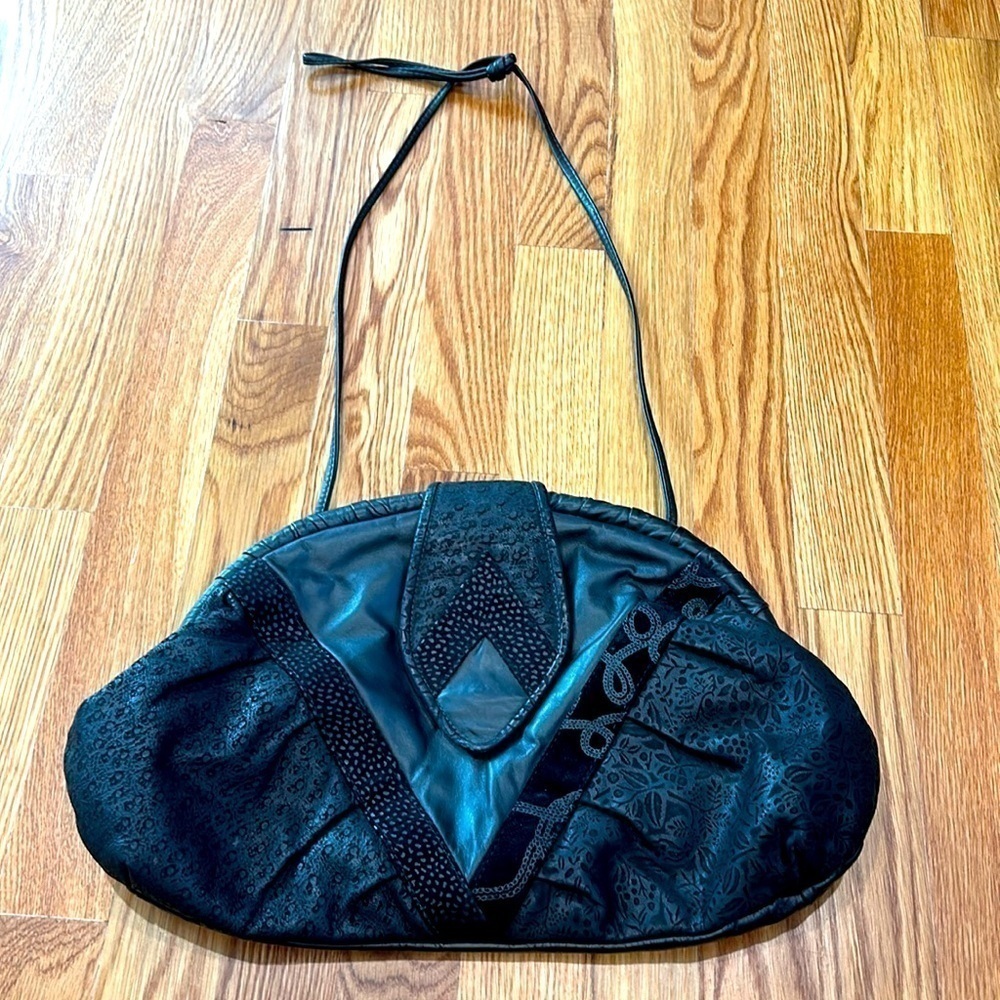 Vintage Fifth Avenue handbags black leather half circle embossed patchwork purse